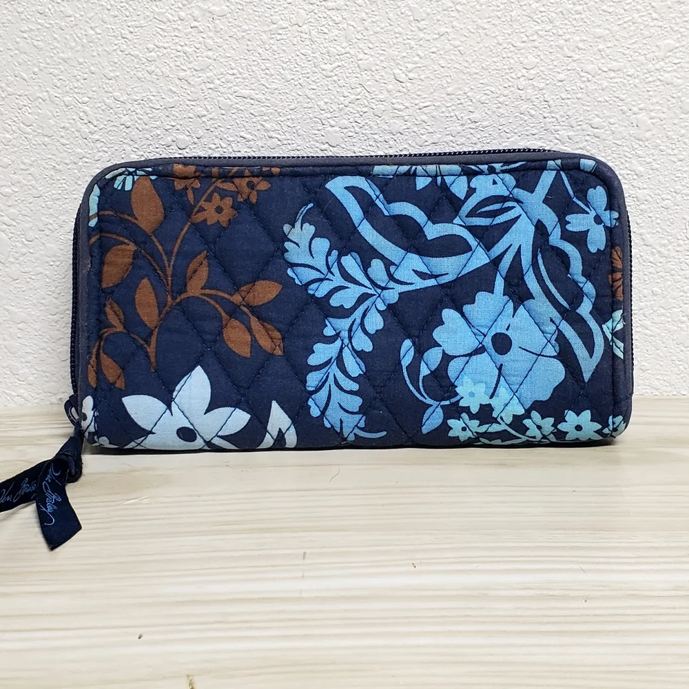 Vera Bradley In Different Shades of Blue | Zip Accordion Wallet Wristlet - Picture 2 of 10